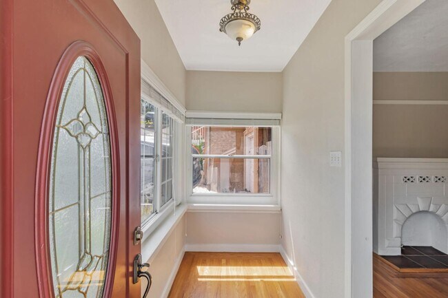 Foto del edificio - 4431 Penniman Ave