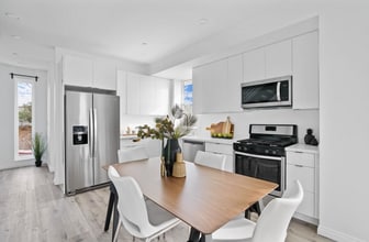 Building Photo - 837 N Kingsley Dr