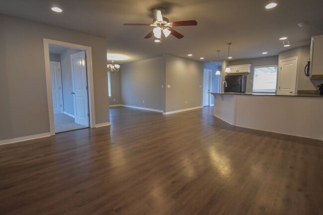 Foto del edificio - Nice 4 Bedroom Upscale Home In The Heart o...