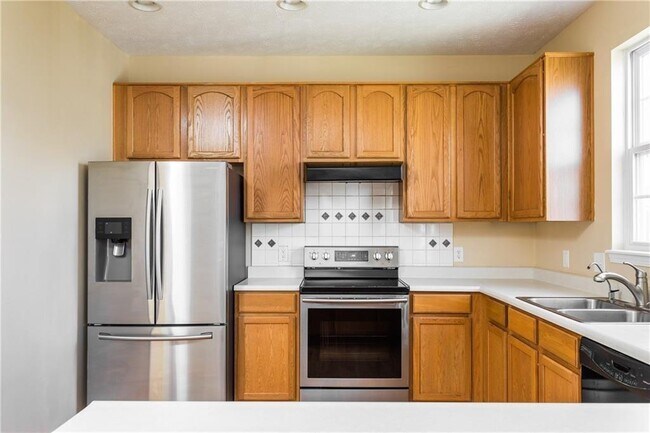 Building Photo - 13800 Stanford Dr
