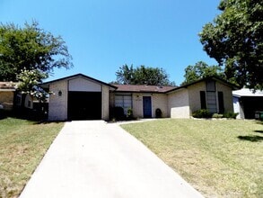 Building Photo - 14139 Swallow Dr