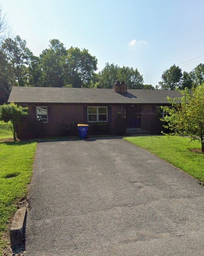 Building Photo - 2720 Debbie Dr