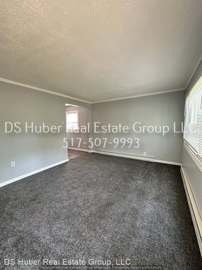Building Photo - 2 br, 1 bath House - 1316 Pompton Circle