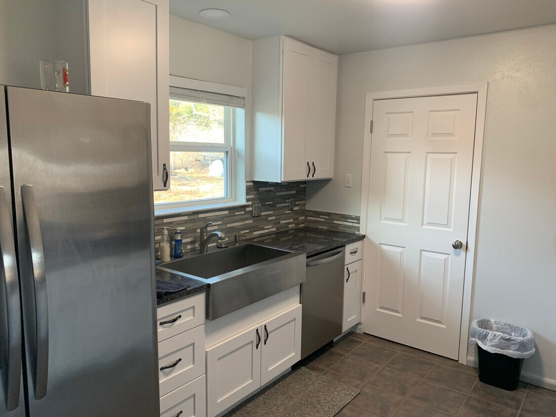 Foto del edificio - 2008 Rockview Dr