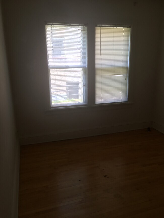 Foto del edificio - 1017 Linwood Ave