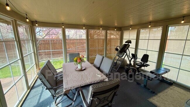 Foto del edificio - 5508 Holly Way