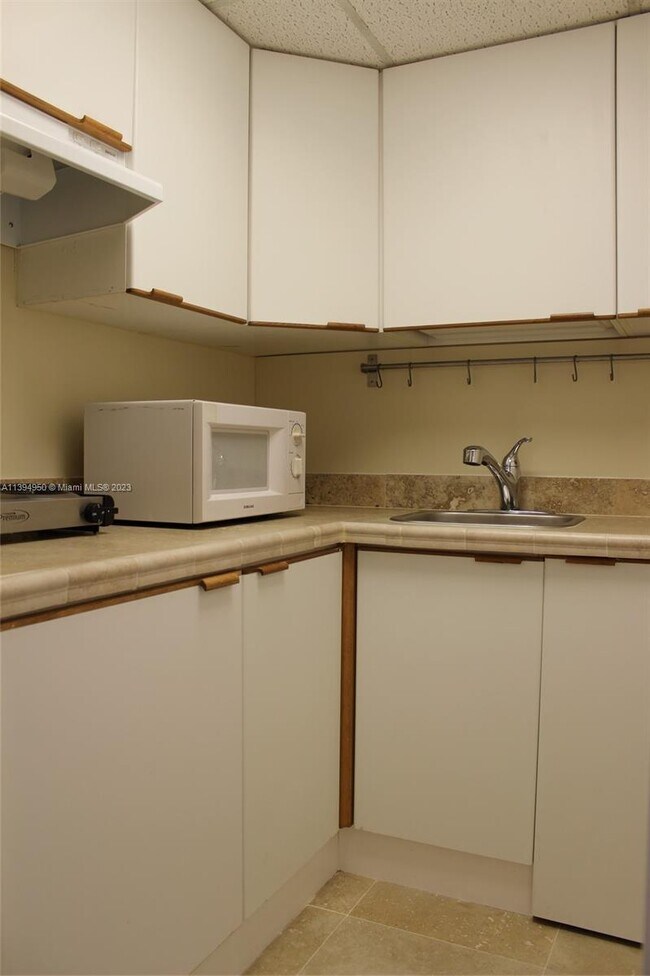 Foto del edificio - 700 Biltmore Way