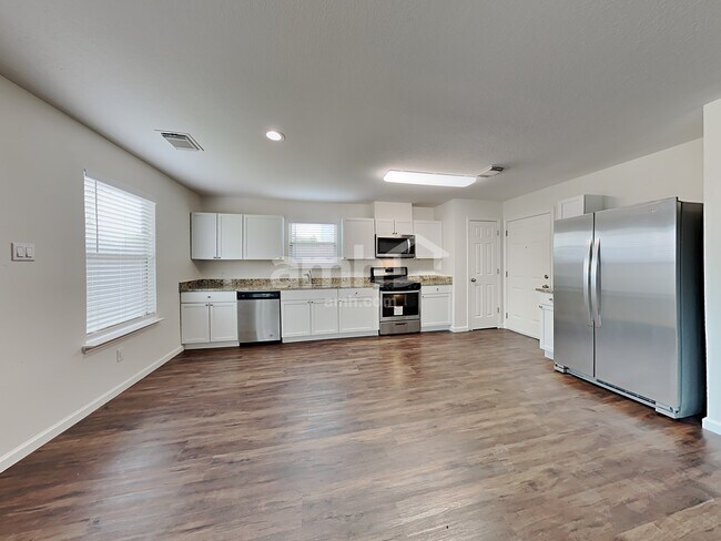 Foto del edificio - 4006 Carmel Ridge Way