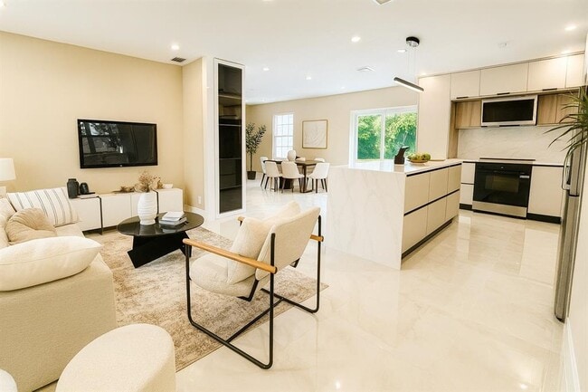 Building Photo - 1399 NE 38th St