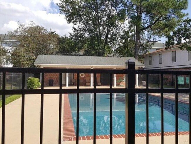 Foto del edificio - 3030 Congress Blvd