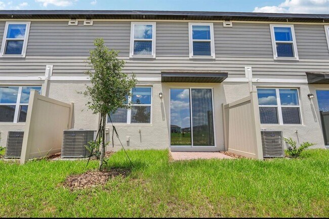 Foto del edificio - 16390 Bird of Paradise Ave