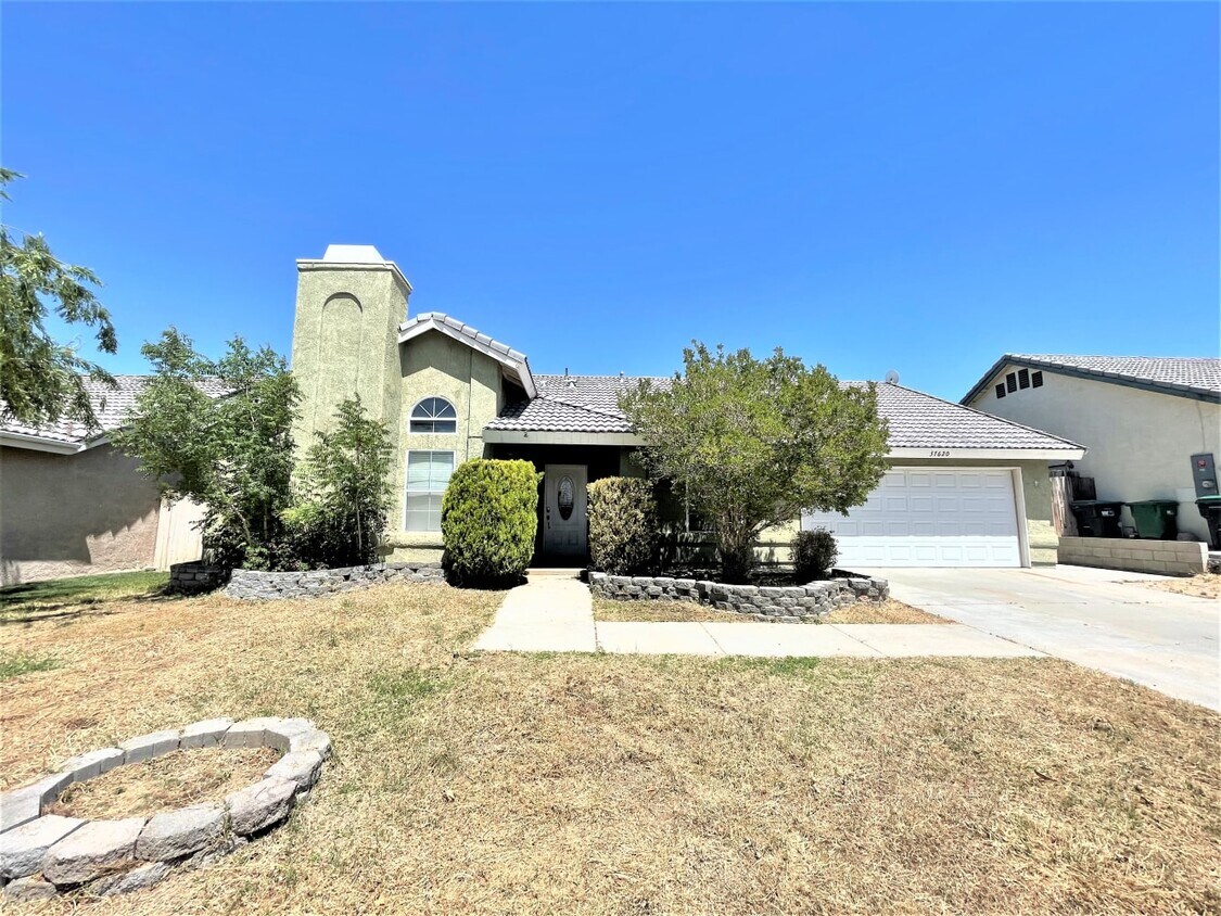 Primary Photo - 37620 Robin Ln