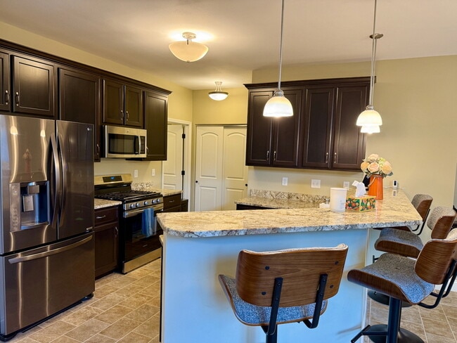 Building Photo - 5005 Double Tree Dr
