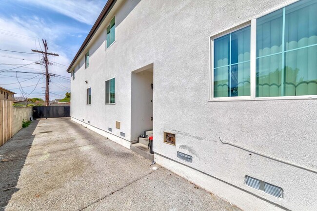 Building Photo - 8711 McKinley Pl