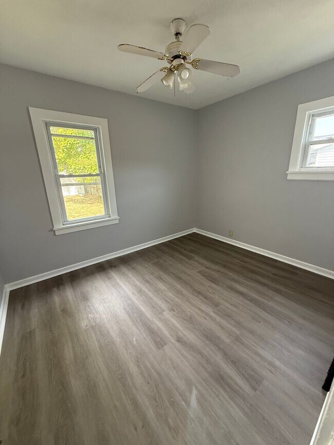 Building Photo - Euclid 3 Bed Single
