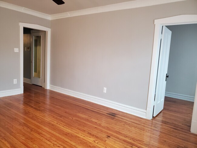 Foto del edificio - 5329 W Sunnyside Ave
