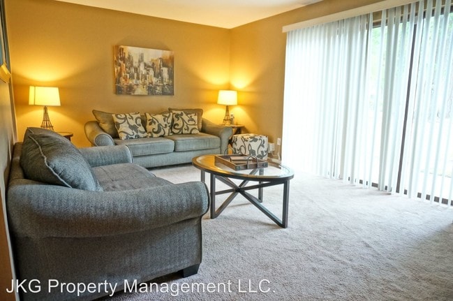 Building Photo - 1204 Willow Green Dr
