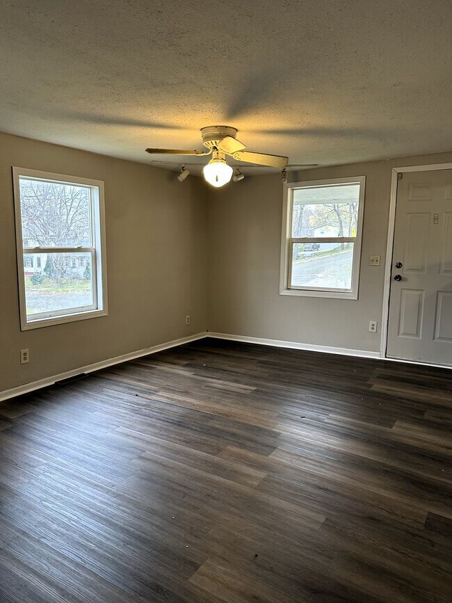 Building Photo - 3BR | 2BA | 1 Car Home in Whitewater