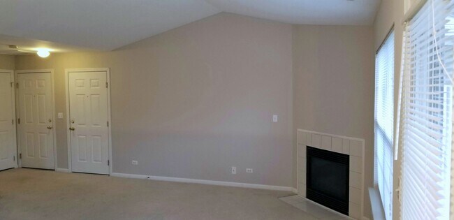 Building Photo - 1665 Carlemont Dr