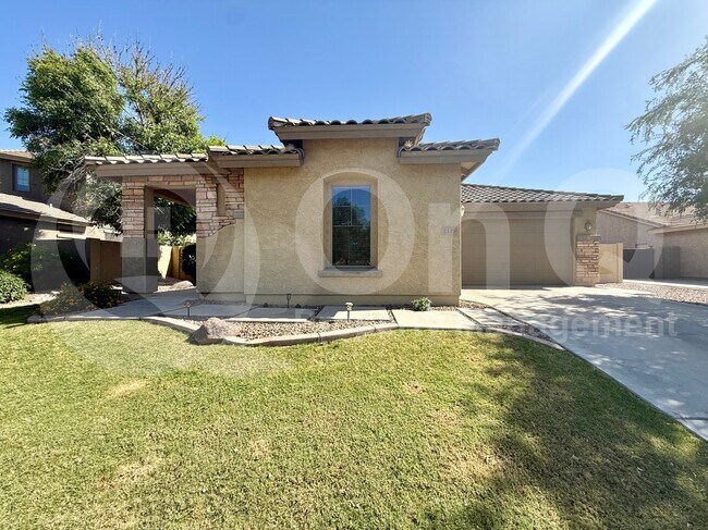 Building Photo - 2135 E Grand Canyon Dr