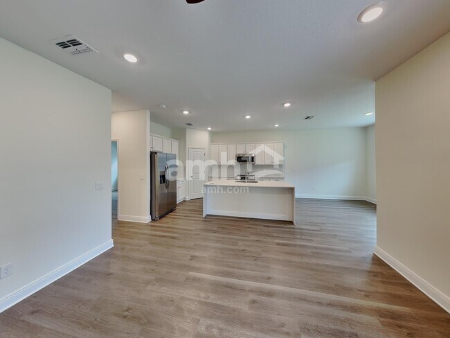 Foto del edificio - 5992 Pinewood Ests Dr
