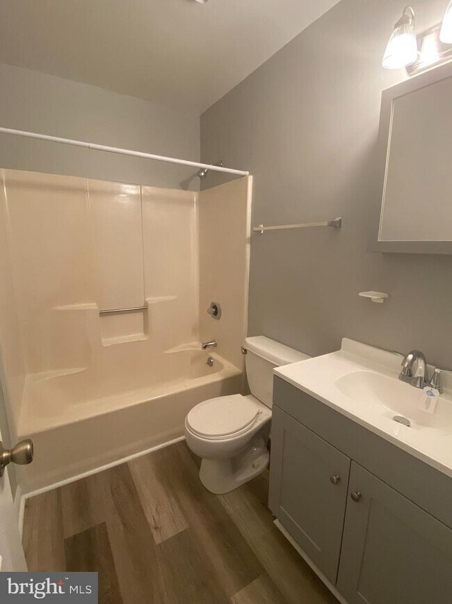 Building Photo - 578 Welsh Dr