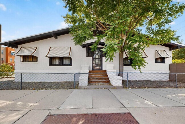 Foto del edificio - Downtown BUNGALOW 2 Bedroom 1 Bath