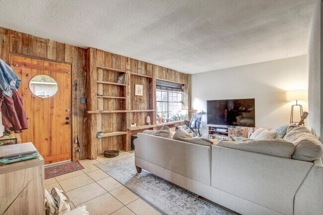 Foto del edificio - 3317 S Oak Dr
