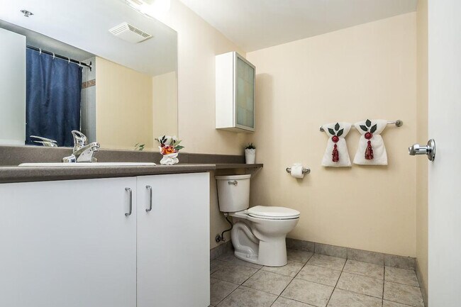 Building Photo - 1206 Rue Sanguinet