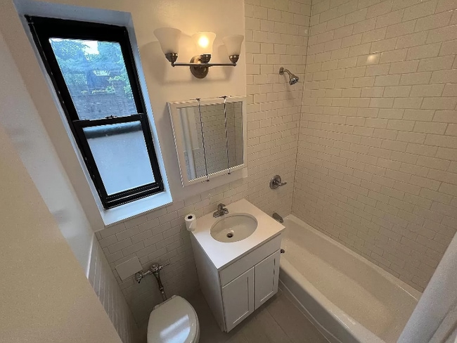 Building Photo - 117-14 Union Tpke