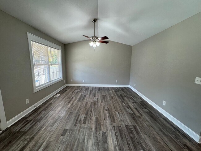 Foto del edificio - 310 N Varnell Rd