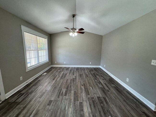 Building Photo - 310 N Varnell Rd