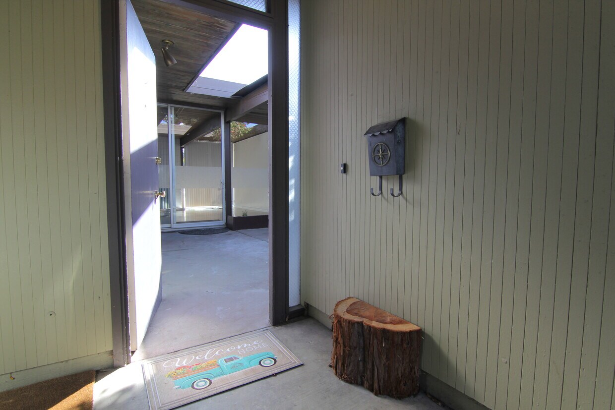 Welcome Home! - 1048 Pomeroy Ave