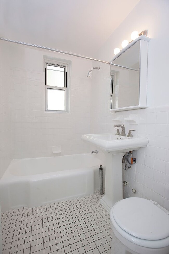 Building Photo - 67-10 108th St