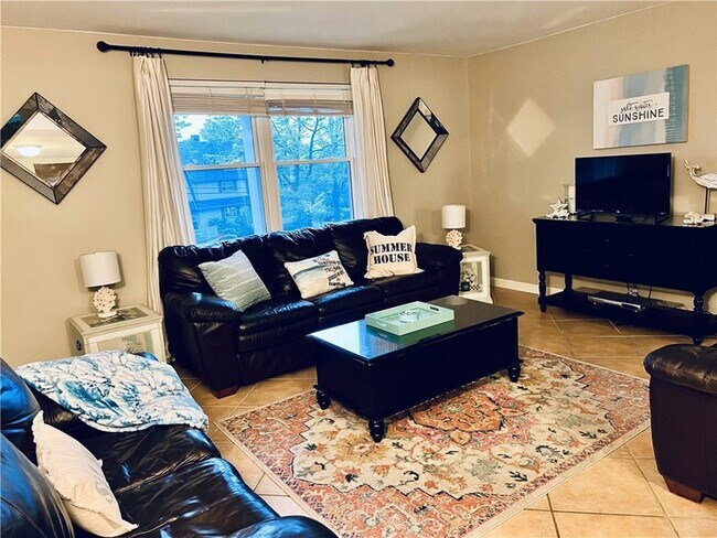 Foto del edificio - 70 Carroll Ave