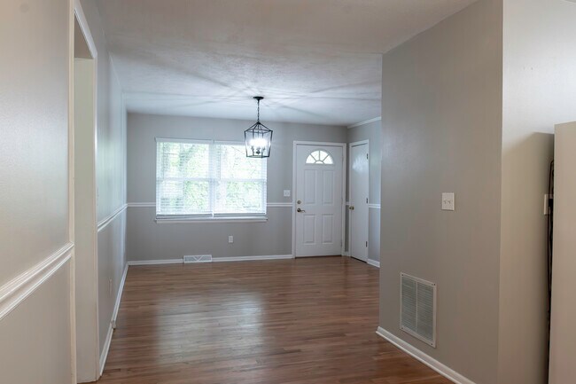 Building Photo - 103 Robleigh Dr