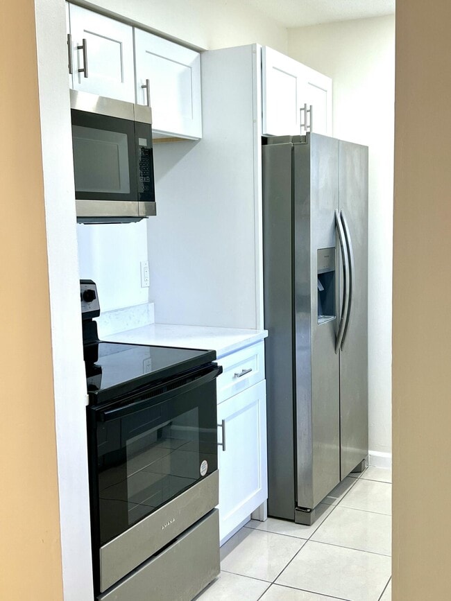 Building Photo - 102 Shoreview Dr