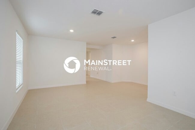 Foto del edificio - 4 Bedroom Pet-Friendly Home in Dundee, FL with Main Street Renewal