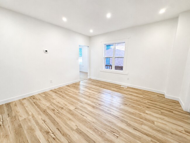 Building Photo - 24A Cayuga St