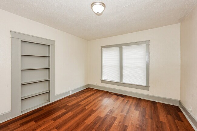 Foto del edificio - Charming Three Bedroom Home Near East Lake Park.