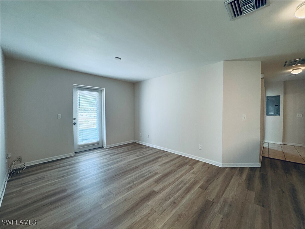 Foto principal - 2435 Lantana Ave S