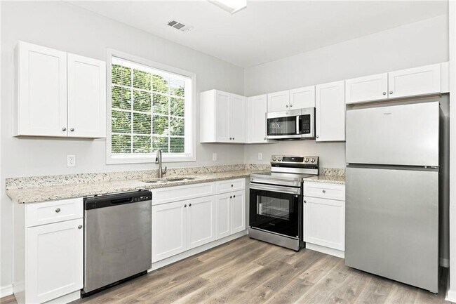Foto del edificio - 818 Woods Dr NW