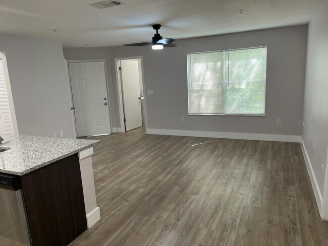 Building Photo - 615 Dory Ln