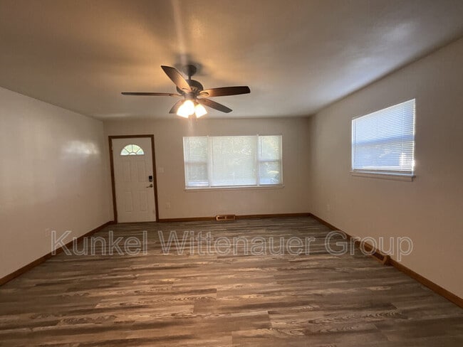 Building Photo - 203 Renee Dr