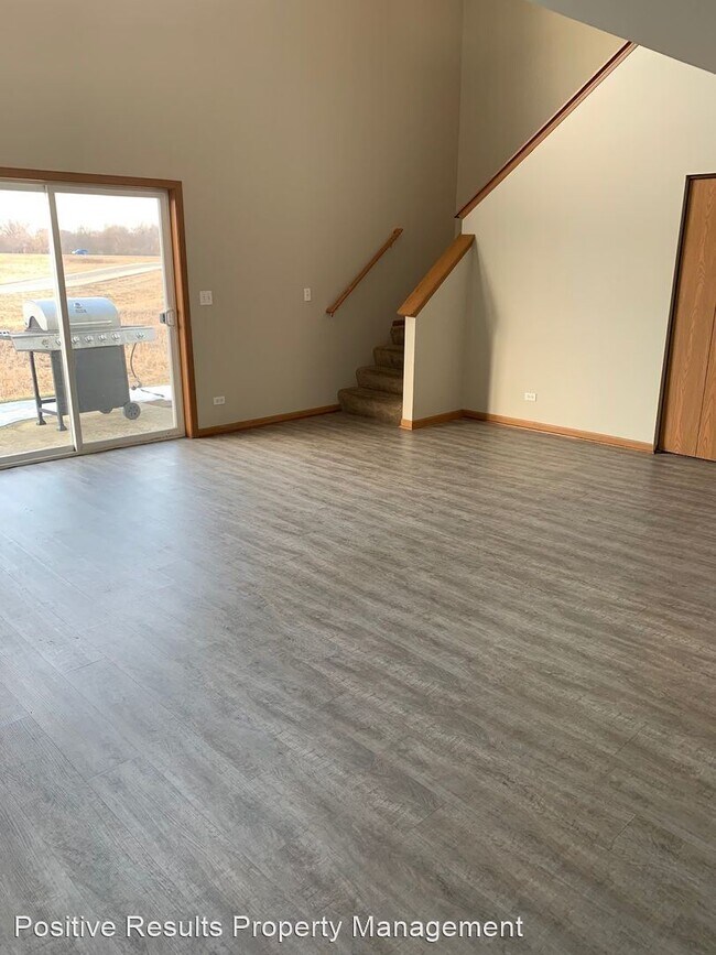 Building Photo - 2 br, 1.5 bath House - 1615 Chrysler Dr