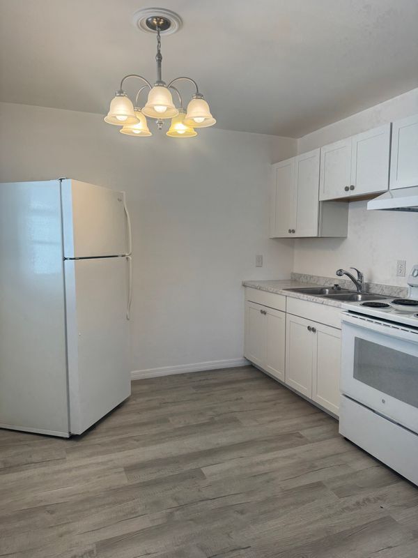 Foto del edificio - 1442 E 1st Ave