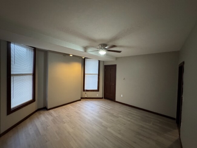 Foto del edificio - 2454 River Rd