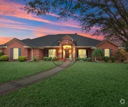 Building Photo - 122 Greentree Dr