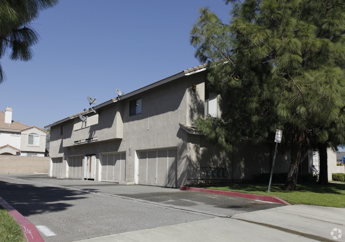 Building Photo - 3127-3133 Jaguar Way