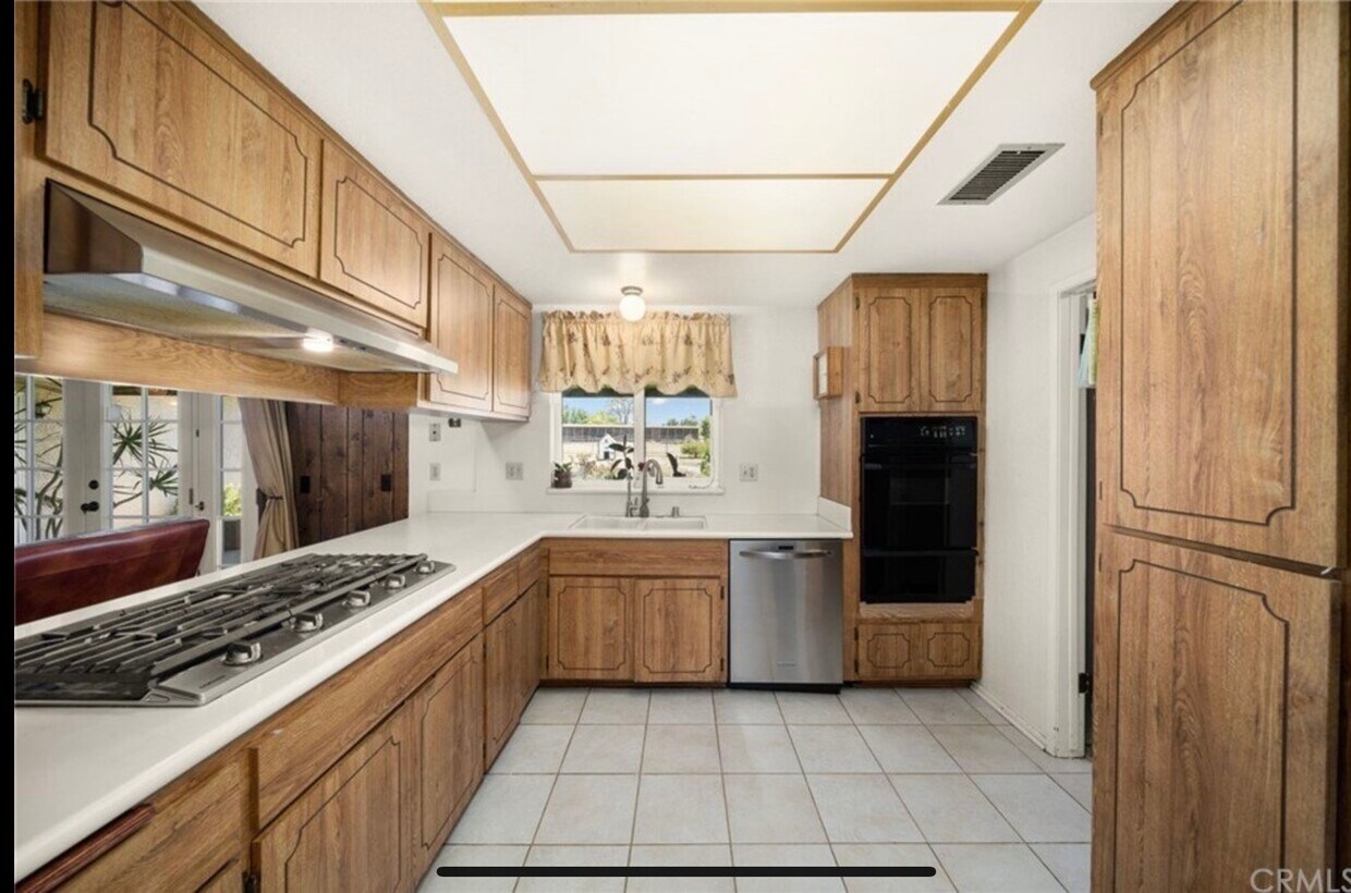 Foto principal - 18325 Bert Rd